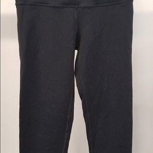 Lululemon women’s black Capris leggings size 4